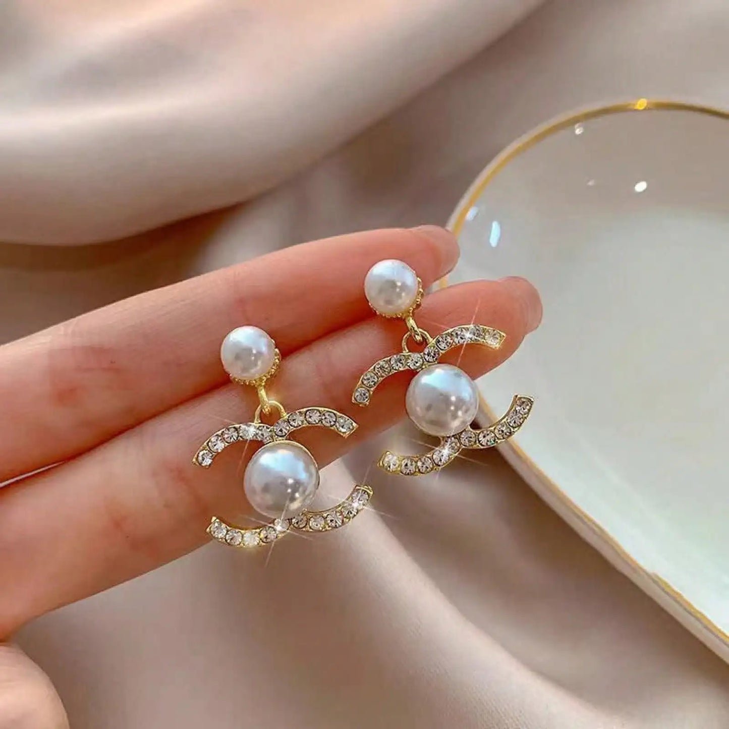 Elegant Charm Dangle Earrings – 1 Pair Vintage Faux Pearl