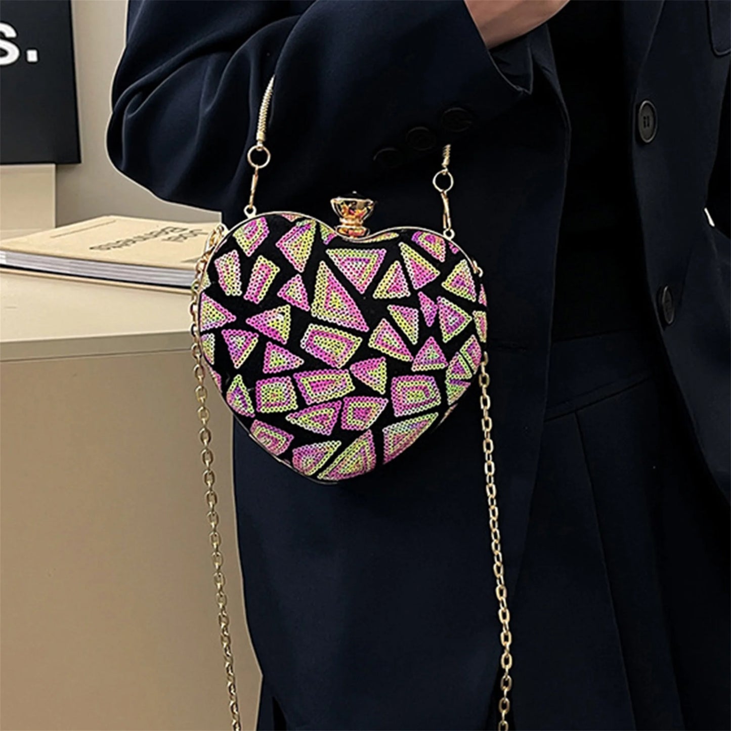 Elegant Rhinestone Embellished Heart Shaped Clutch Purse