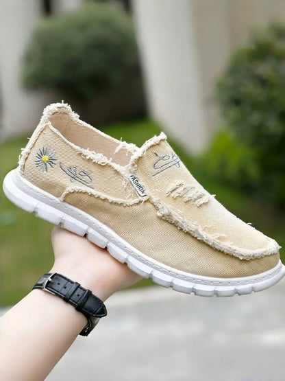 Daisy embroidery denim, casual sneaker.