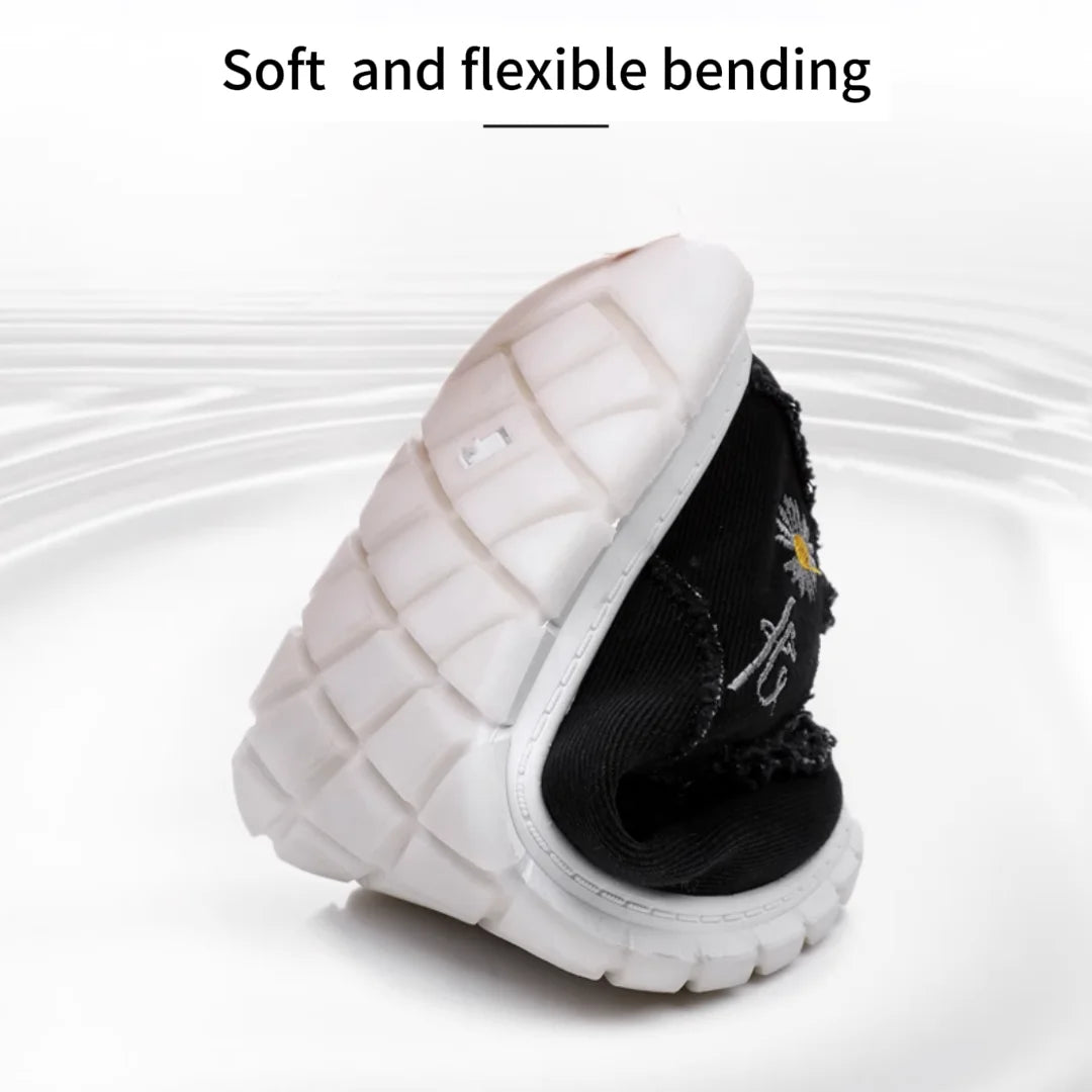 Daisy embroidery denim, casual sneaker.